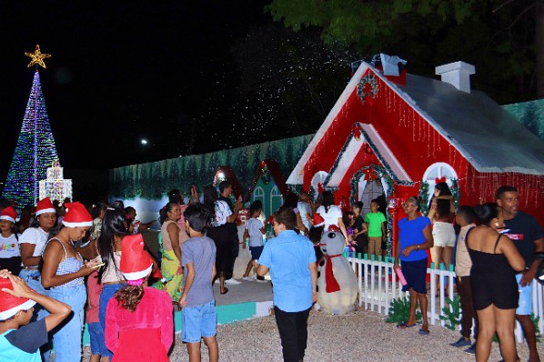 Villa Encantos de Natal é inaugurada em Itinga do Maranhão e emociona moradores com noite de lu...